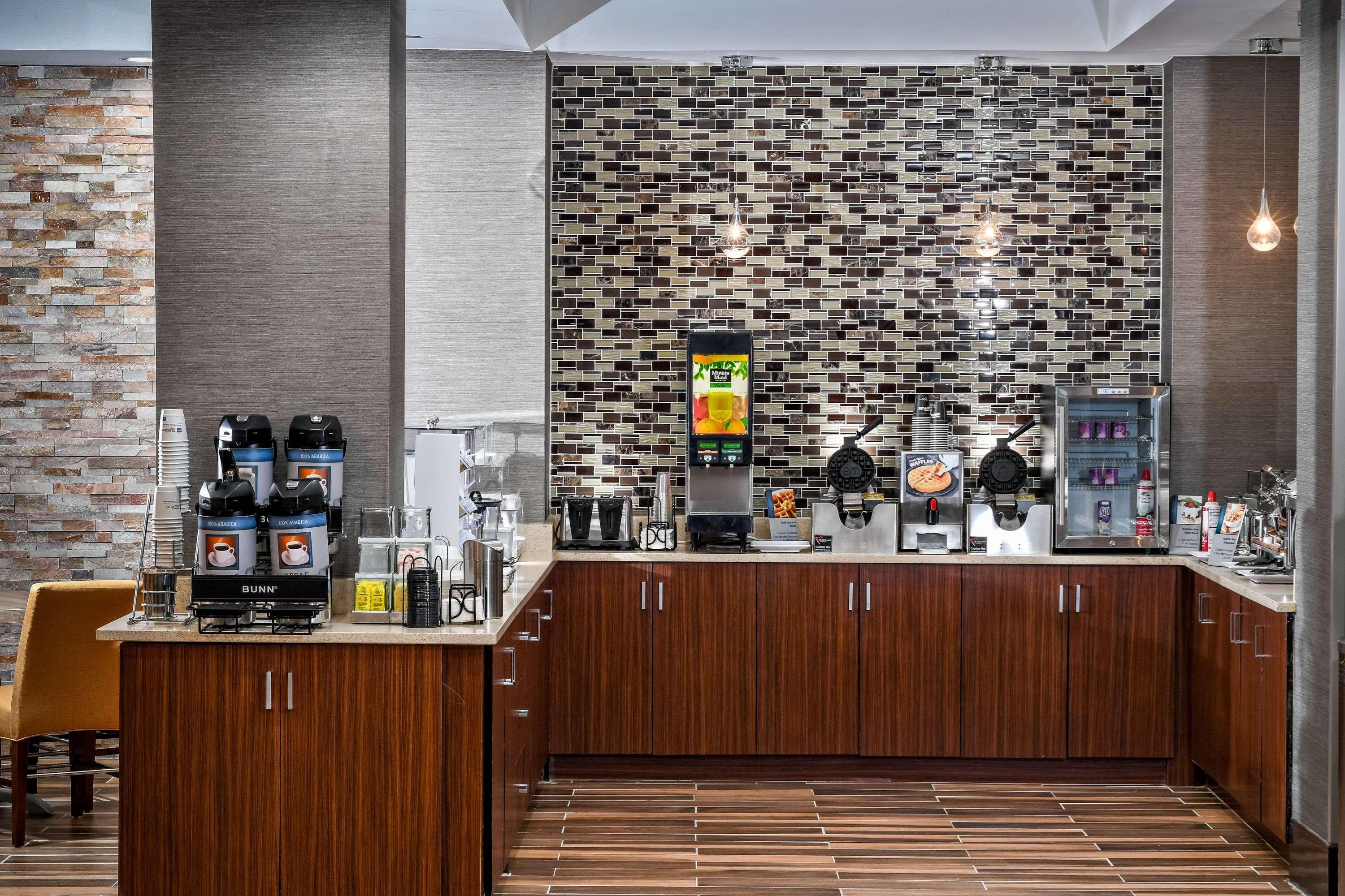 Best Western Plus Philadelphia Convention Center Hotel Exterior photo
